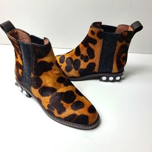 NWOT LOUISE ET CIE valtina cow hair ankle booties